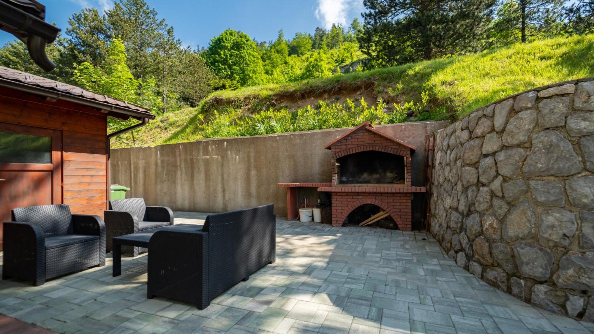 Specious Apartment Manitu In Forest Countryside Fužine Buitenkant foto